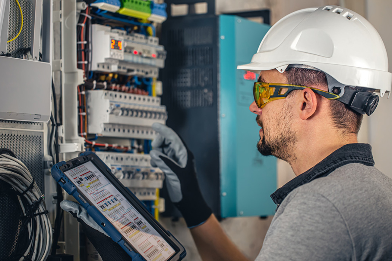 Industrie & Gewerbe bei elektrobau LKK GmbH in Halstenbek